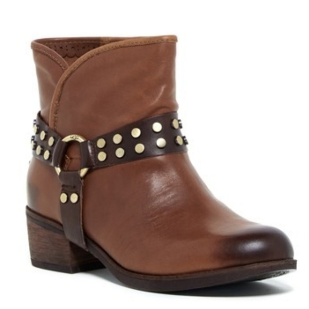 Ugg Darling Harness boot size 6